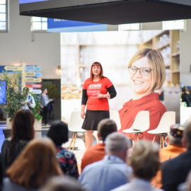 Erklären Beate Mader spricht bei facebook Digital Durchstarten, München