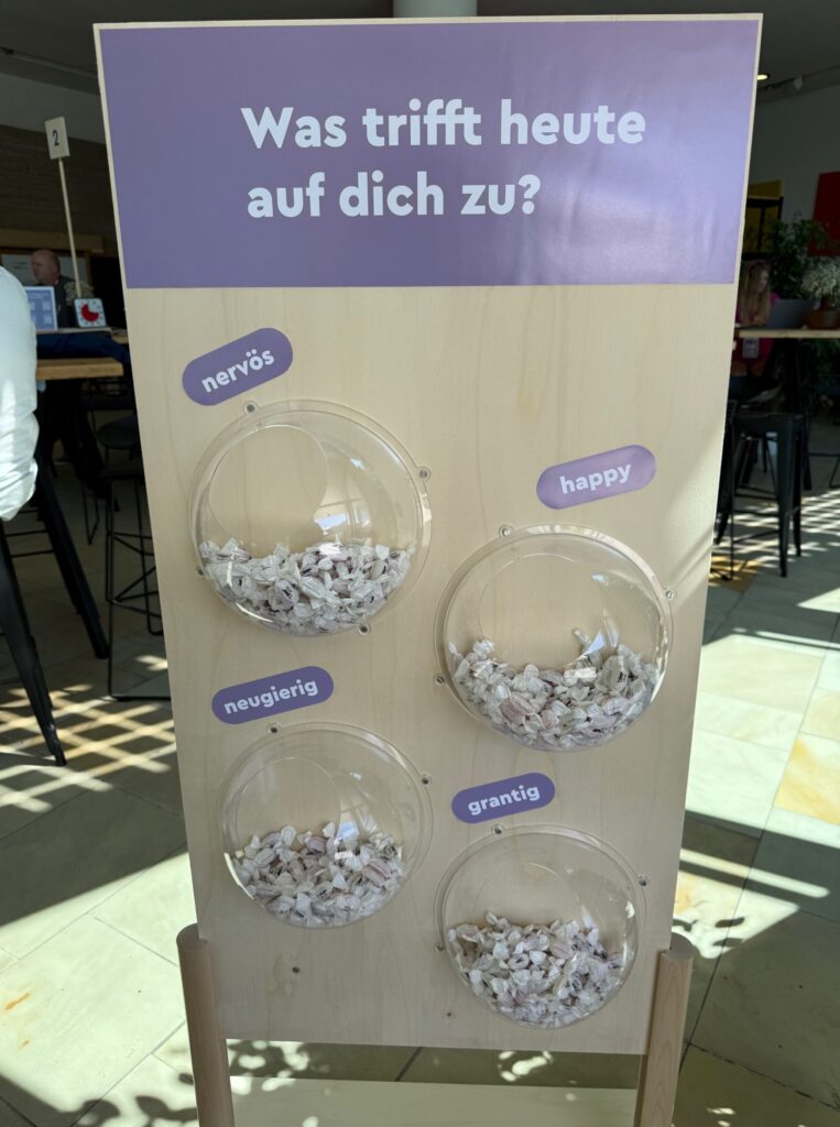 Coole Begruessung auf dem BarcampTirol 2025 Alpbachtal