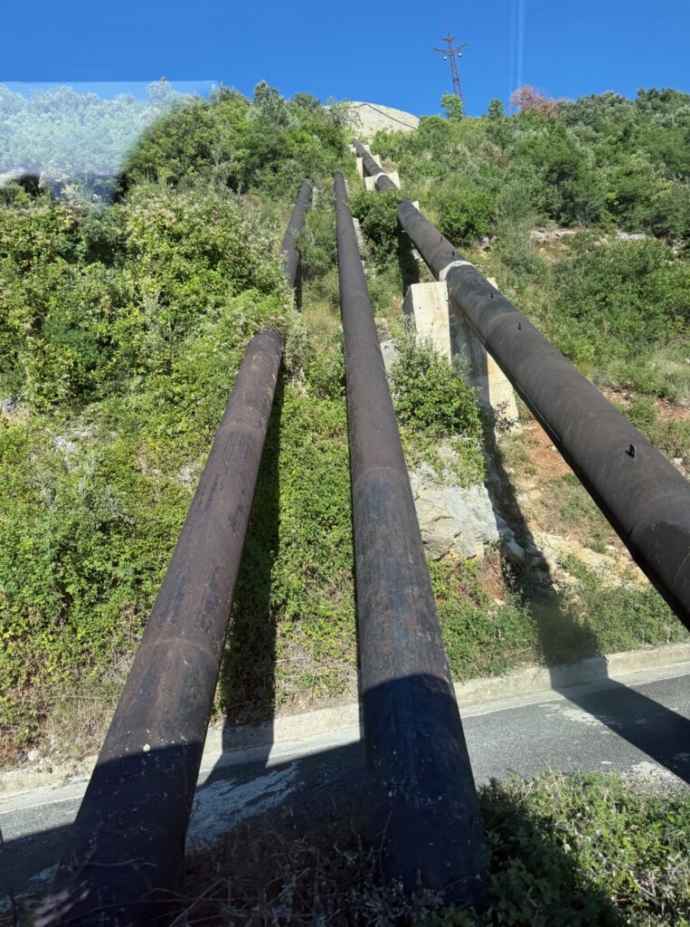 Rohre des Wasserkraftwerkes