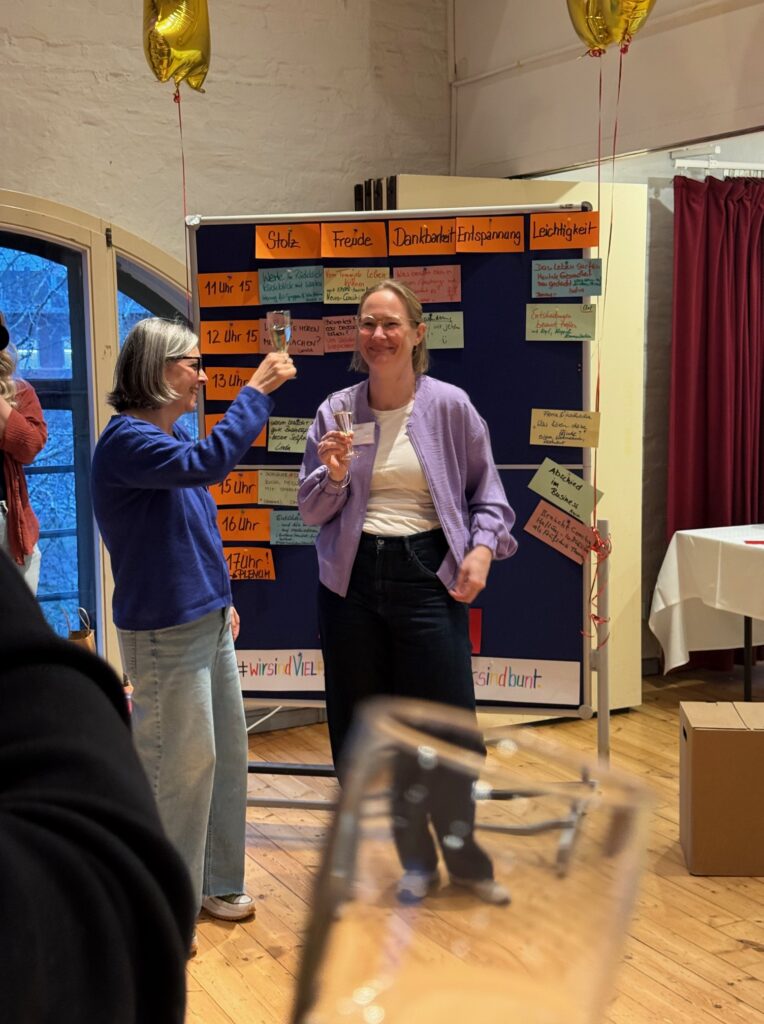 Wir stossen an auf 10 Jahre coachcamp2026