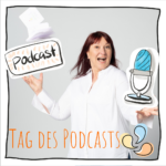 Tag des Podcasts 1 Tag des Podcasts – Beate jongliert mit dem Schild „Podcast“ und einem Mikrofon